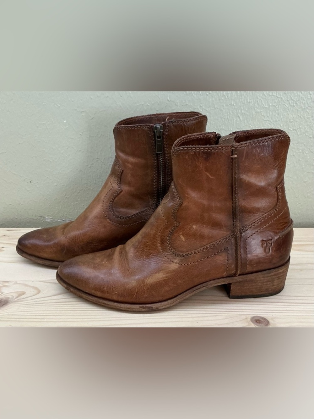 Frye Claire Bootie Side Zipper Size 7M Leather Semi-Pointed Toe Stacked Heel - Picture 3 of 13